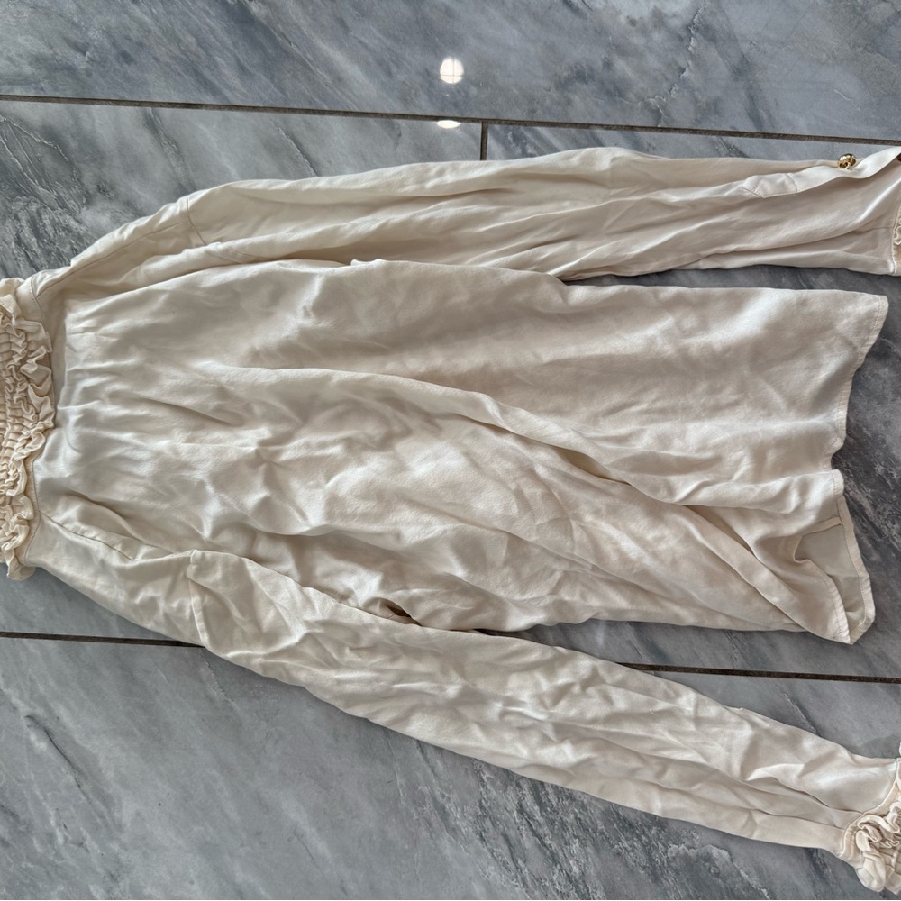 St. John Ivory Ruffle Top - Picture 5 of 5